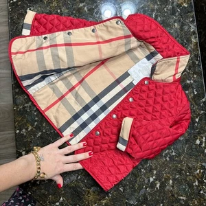 9-12 Monate authentische BURBERRY Steppjacke Junge Mädchen Kirsche Kinder Nova Kids - Bild 1 von 15