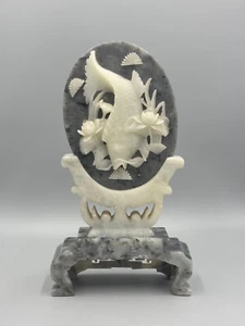 Vintage chinesische Marmor Stein & Jade geschnitzt "Lotus und Fisch" Tischplakette 12" - Bild 1 von 16