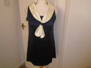 1 dunkelblaues knielanges Etuikleid Satin Feel MINA UK Gr. 10, 70er Jahre Look - Bild 1 von 4