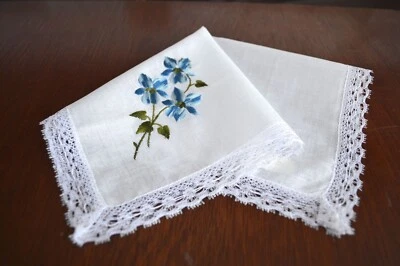 VINTAGE HANKIE EMBROIDERED BLUE FLORALS W/ LACE EDGING NEW W/ TAG SWITZERLAND - Image 1 of 3
