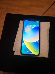 IPHONE 11 128GB Device (Unlocked)( CHECKOUT PICTURES FEW SCRATCHES ON SCREEN ) - Afbeelding 1 van 20