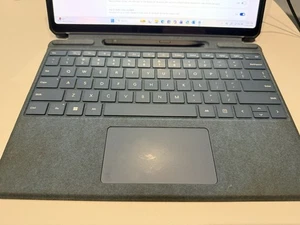 Teclado Microsoft Surface Pro Signature 8X6-00097 con lápiz delgado 2 zafiros - usado - Imagen 1 de 4
