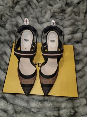 Tacones Fendi Colibrì Slingback (EU 38.5) punta puntiaguda Foto 1 de 4