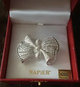 Napier NEW Vintage Bow Silver Tone Crystal w/Blue Rhinestone Accent Brooch Pin - Picture 1 of 5