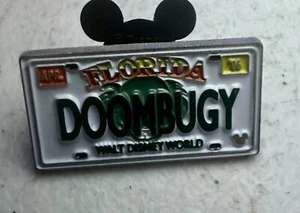 Prendedor Disney DOOMBUGY Mansión Embrujada Florida Placa Oculto Mickey Cast - Imagen 1 de 3