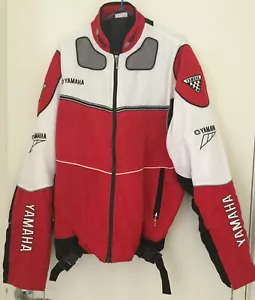 Yamaha Hombre Jaket Rojo Blanco Negro Soporte Desgaste Aproximadamente Tamaño Grande - Imagen 1 de 11