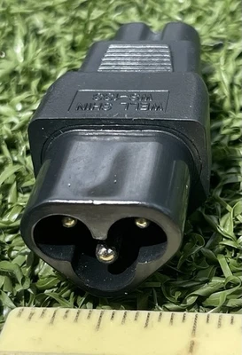 WELL SHIN WS-133 Power Plug Adapter – IEC 320 C14 to C7 Figure 8 Converter 250V - Image 1 of 3