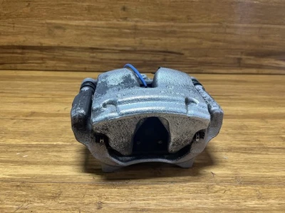 Оригинальный суппорт переднего левого тормоза 2023-2025 BMW X1 U11 27 тыс. миль 6891047 - Изображение 1 из 4