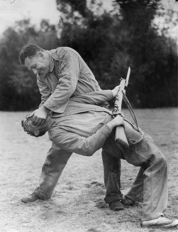 Foto da Segunda Guerra Mundial Tropas da Austrália Treinamento Mão a Mão Segunda Guerra Mundial ANZAC - Imagem 1 de 1