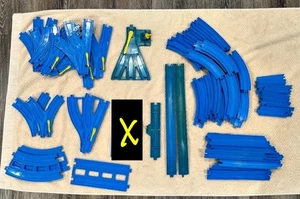 De Colección Thomas el Tanque Motor Tren Trackmaster Lote de 79 Piezas TOMY Blue Tracks ETC - Imagen 1 de 13