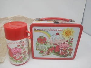 Vintage 1980 Aladdin Strawberry Shortcake Metall Brotdose nie benutzt mit Thermoskanne - Bild 1 von 24