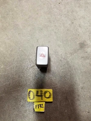 INTERRUPTOR DE LUZ DE EMERGENCIA DE PELIGRO SUBARU FORESTER OEM 03-05 *  Foto 1 de 2