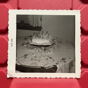 Pastel de feliz cumpleaños fotografía 3,5 x 3,5 usada vintage agosto 1964 - Imagen 1 de 2