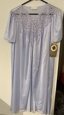 NUEVO CON ETIQUETAS Vintage Vassarette Ropa de Dormir Sedosa Ópalo Escarcha Bata con Botones Foto 1 de 2