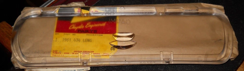 Lente de respaldo derecha Chrysler Imperial 1960-62 NOS Foto 1 de 1