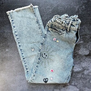 Girls Light Wash Denim Jeans W/ Embroidered Designs Elastic Waistband & Frayed H - Picture 1 of 8