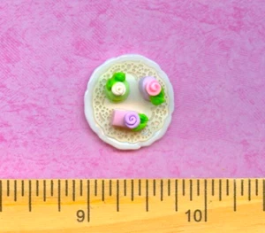 * Puppenhaus Miniatur kleiner Glasteller von Sue's Handarbeit Petite Fours # 32 - Bild 1 von 2