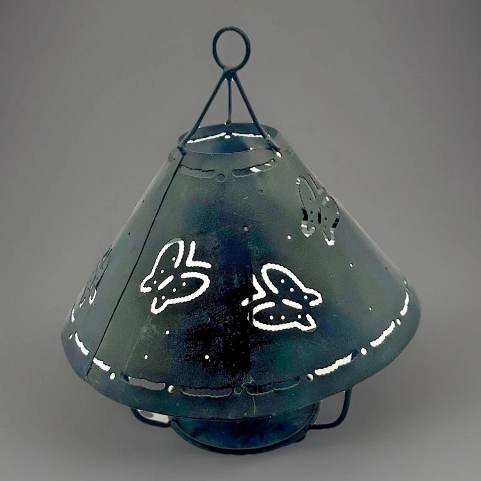 "Linterna portavelas de hojalata rústica con diseño de recorte de mariposa - 9,5"" de ancho" Foto 1 de 4