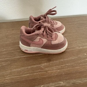 Nike Air Force 1 (AF1) Infant Girls Size 4C Pink Shoes Lace Up Pink Sneakers - Picture 1 of 8
