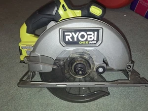 Sierra circular inalámbrica sin escobillas Ryobi One+ PBLCS300B HP 18V de 7-1/4 pulgadas - Imagen 1 de 6