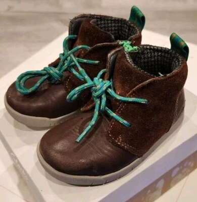Clarks First Zapatos Niños Pequeños Botas, Talla 5US Foto 1 de 4