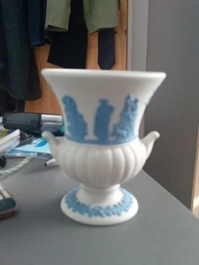 Vintage Wedgwood Jasperware Vase ~ Blue On White ~ Urn Vase ~ 8.5 cm ~ Etruscan - Picture 1 of 4