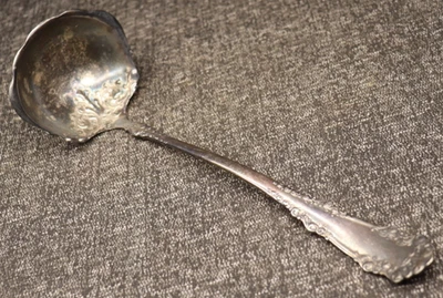 Cucharón vintage BERKSHIRE 1847 Rogers Bros A1 festoneado 11" Foto 1 de 4