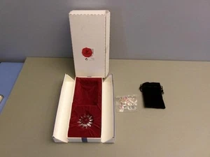 SWAROVSKI RENEWAL GIFT RED MARGUERITE DAISY FLOWER WITH MINI FLOWERS NIB - Picture 1 of 7