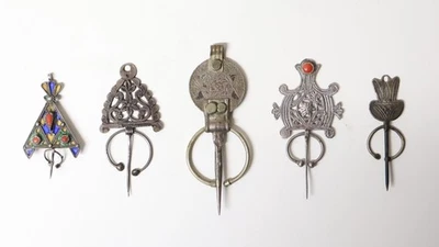 Ancien ensemble de 5 Fibules Berbères Maghreb argent XIX-XXe siècle - Photo 1/4