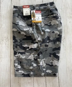 Wrangler Herren Five Star Heritage Cargo 10” Shorts Relaxed schwarz/grau Tarnmuster Gr. 36 - Bild 1 von 10