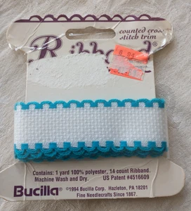 Cinta de punto de cruz Bucilla 1 yarda 14 unidades blanca con turquesa 7/8" de ancho - Imagen 1 de 2