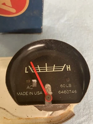 1967-1972 CHEVROLET GMC JIMMY BLAZER NOS C/K 10 20 30 DELUXE 60 lb OIL GAUGE - Image 1 of 4