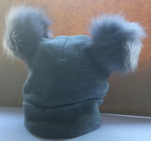 BERRETTO CAPPELLO DONNA CON PON PON 100% POLIESTERE/ACRILICO - Picture 1 of 4