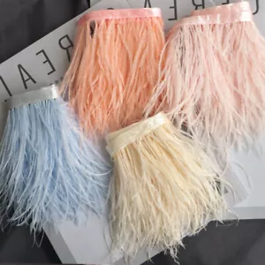 Bordes de pluma de avestruz amarillo claro cosidos en pluma 1 yarda (EE. UU.) - Imagen 1 de 2