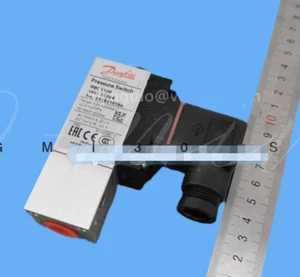 1X pressure switch MBC5100 5451-1CB04 061B510166 - Imagen 1 de 3