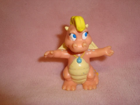 Dragon Tales CASSIE Plastic Hasbro 2000 Pink Dragon 2.5" Cover