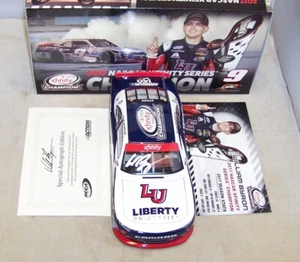 1:24 ACCIÓN 2017 #9 CAMPEÓN UNIVERSITARIO LIBERTY WILLIAM BYRON CERTIFICADO DE AUTENTICIDAD AUTOGRAFIADO - Imagen 1 de 8