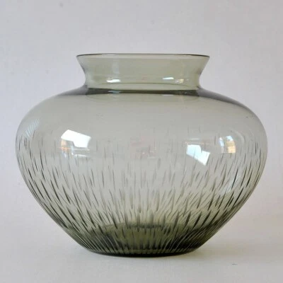 VLG Herzvase mit Dekorschliff, turmalinfarben, W. Wagenfeld, 30er Jahre - Bild 1 von 4