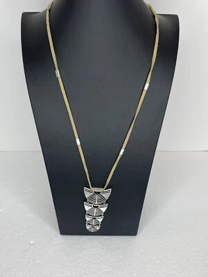 Colar de cordão de camurça marrom marca da sorte tom prata pingente geométrico 28"" - Imagem 1 de 4