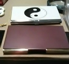 2 USED BUSINESS CARDS HOLDERS