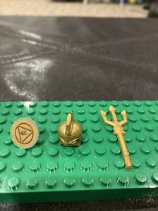 Lego Atlantis Portal Emperor GOLD BATTLE HELMET Shield Castle Minifig 8078 Lot - Picture 1 of 4