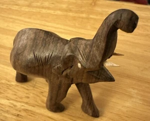 Vintage Holz handgeschnitzt Miniatur Elefant Figur Tier 2" groß - Bild 1 von 3