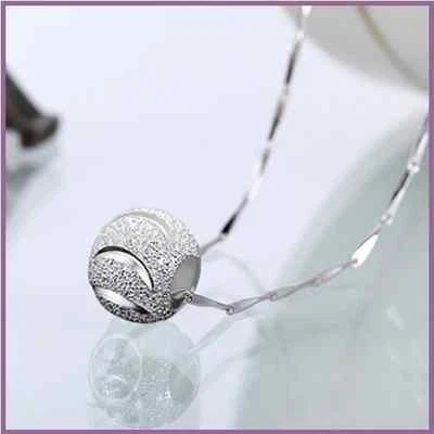 Collana Con Pendente A Sfera In Rilievo In Argento Sterling - Immagine 1 di 2