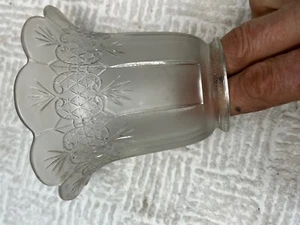 Milchglas erhöhter Jakobsmuschel Lampenschirm, viktorianischer geätzter Diamant, 2" Monteur - Bild 1 von 5