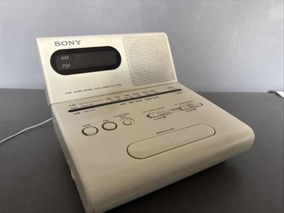 Vintage SONY Dual Alarm Clock FM Radio ICF-C770L Cream Retro Tilt - Image 1 of 4