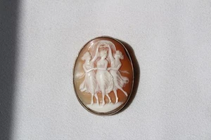 ANTIQUE FINELY CARVED THREE GRACES CAMEO BROOCH - Picture 1 of 5