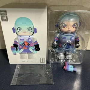 POP MART MEGA Space Molly 400% Louis De Guzman - Picture 1 of 5