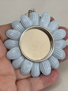 Flower Frame Pendant - Picture 1 of 5