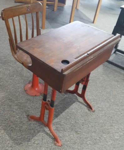 ANTIQUE HEYWOOD WAKEFIELD ECLIPSE OAK & CAST IRON SCHOOL DESK &CHAIR PICKUP ONLY Cover