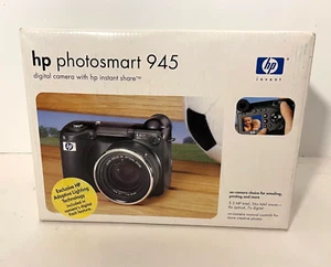 HP PhotoSmart 945 5.3MP 56x Zoom Digitalkamera Q2201A BRANDNEU - Bild 1 von 3